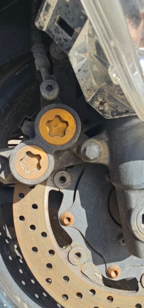 PINZA DE FRENO DELANTERA DERECHA 1682658