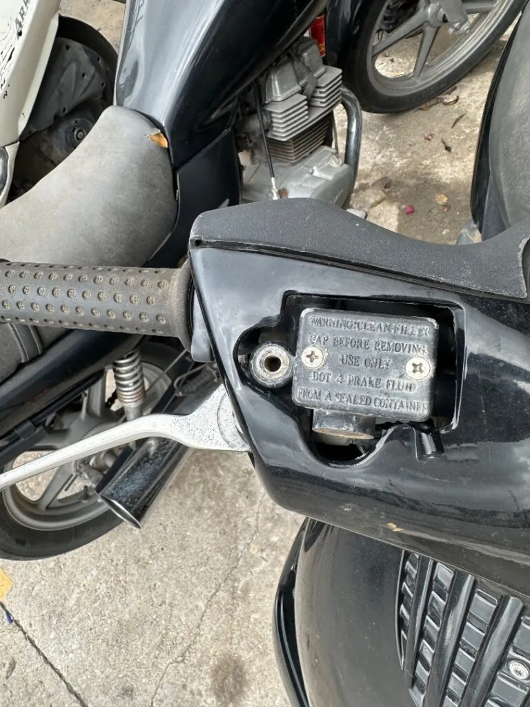 BOMBA FRENO DELANTERA 1694857