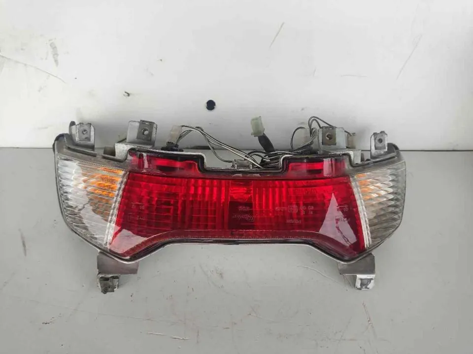 PILOTO TRASERO CENTRAL 1058222 PILOTO TRASERO CENTRAL 1058222