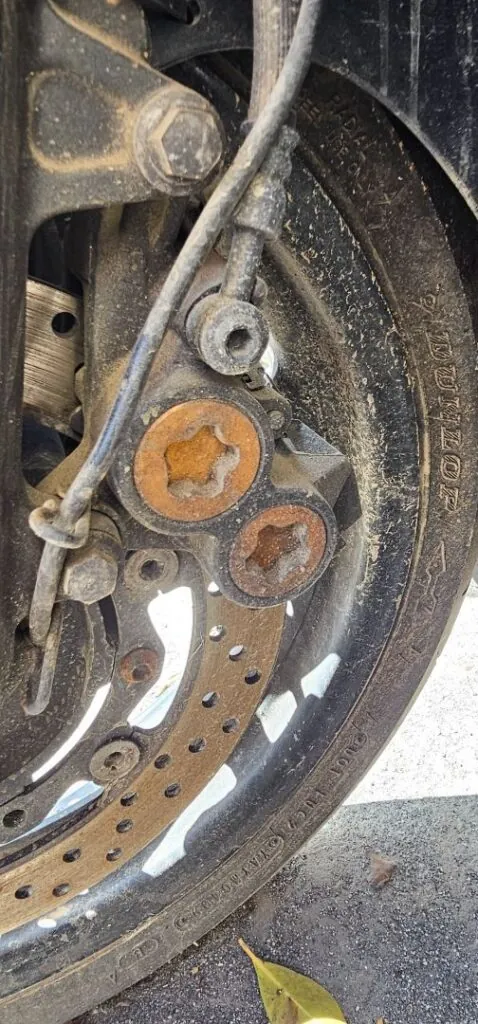 PINZA DE FRENO DELANTERA IZQUIERDA 1682657