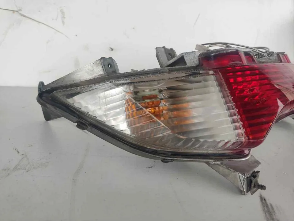 PILOTO TRASERO CENTRAL 1058222 PILOTO TRASERO CENTRAL 1058222