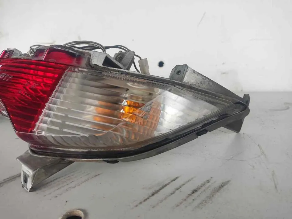 PILOTO TRASERO CENTRAL 1058222 PILOTO TRASERO CENTRAL 1058222